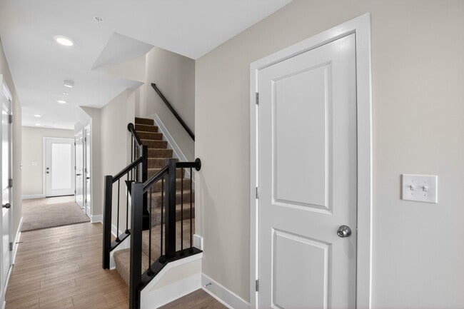 Building Photo - 5527 Aberdeen Pl