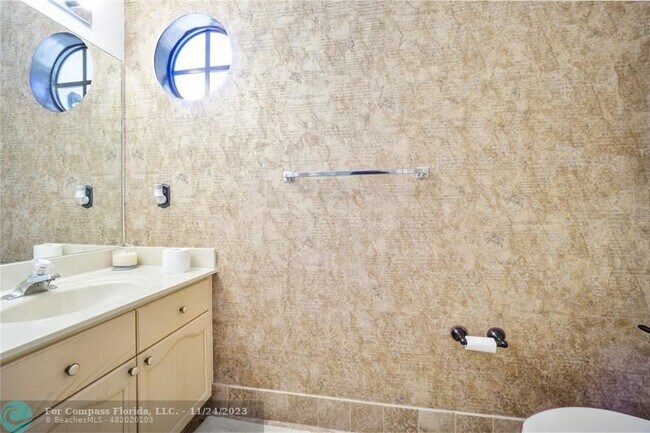 Foto del edificio - 1714 Shoreside Cir