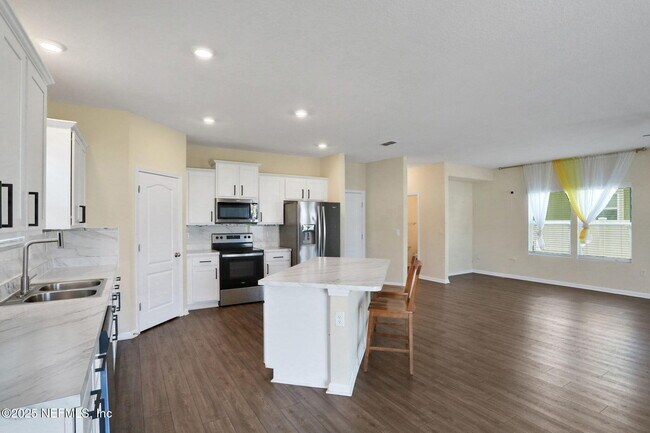 Building Photo - 2351 Oak Stream Dr