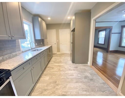 Foto principal - 245 Lowell St