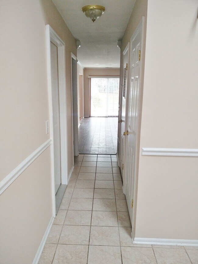 Foto del edificio - 9 Carob Ct