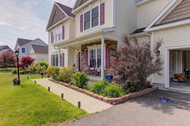 Foto del edificio - 65 Haywood Ln