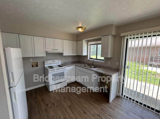 Foto del edificio - 4564 Waynedale Cir