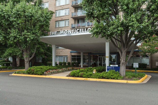 Foto del edificio - Monticello at Southern Towers