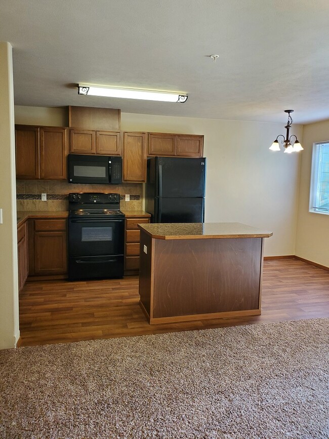 Building Photo - Barker Ridge