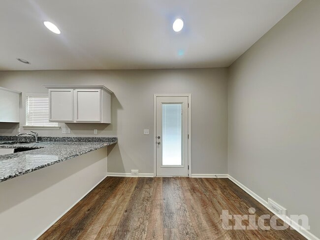 Foto del edificio - 1031 Solomon Ln