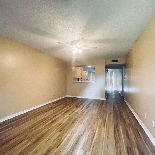Foto del edificio - 210 Pelham Rd
