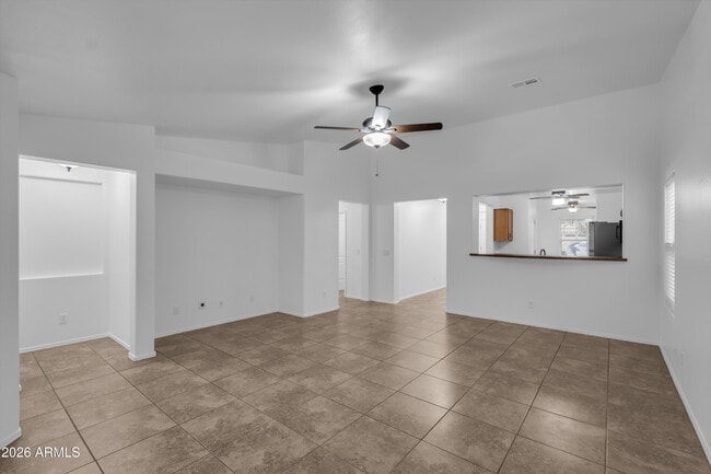 Foto del edificio - 1383 E Mayfield Dr