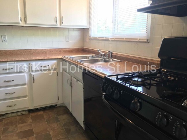Building Photo - 1246 Borden Dr