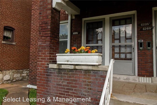 Building Photo - 4240-4240 Lawn Ave
