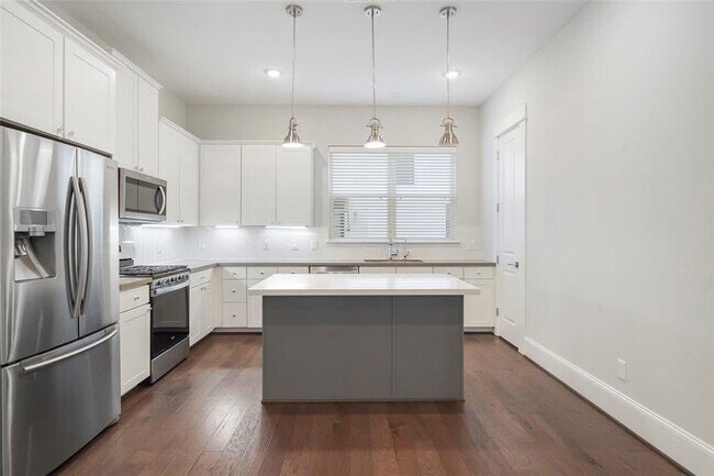 Foto del edificio - 1268 N Post Oak Rd