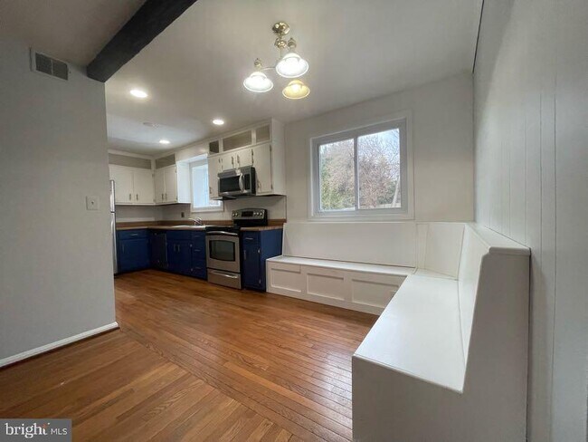 Foto del edificio - 10911 Chandler Rd