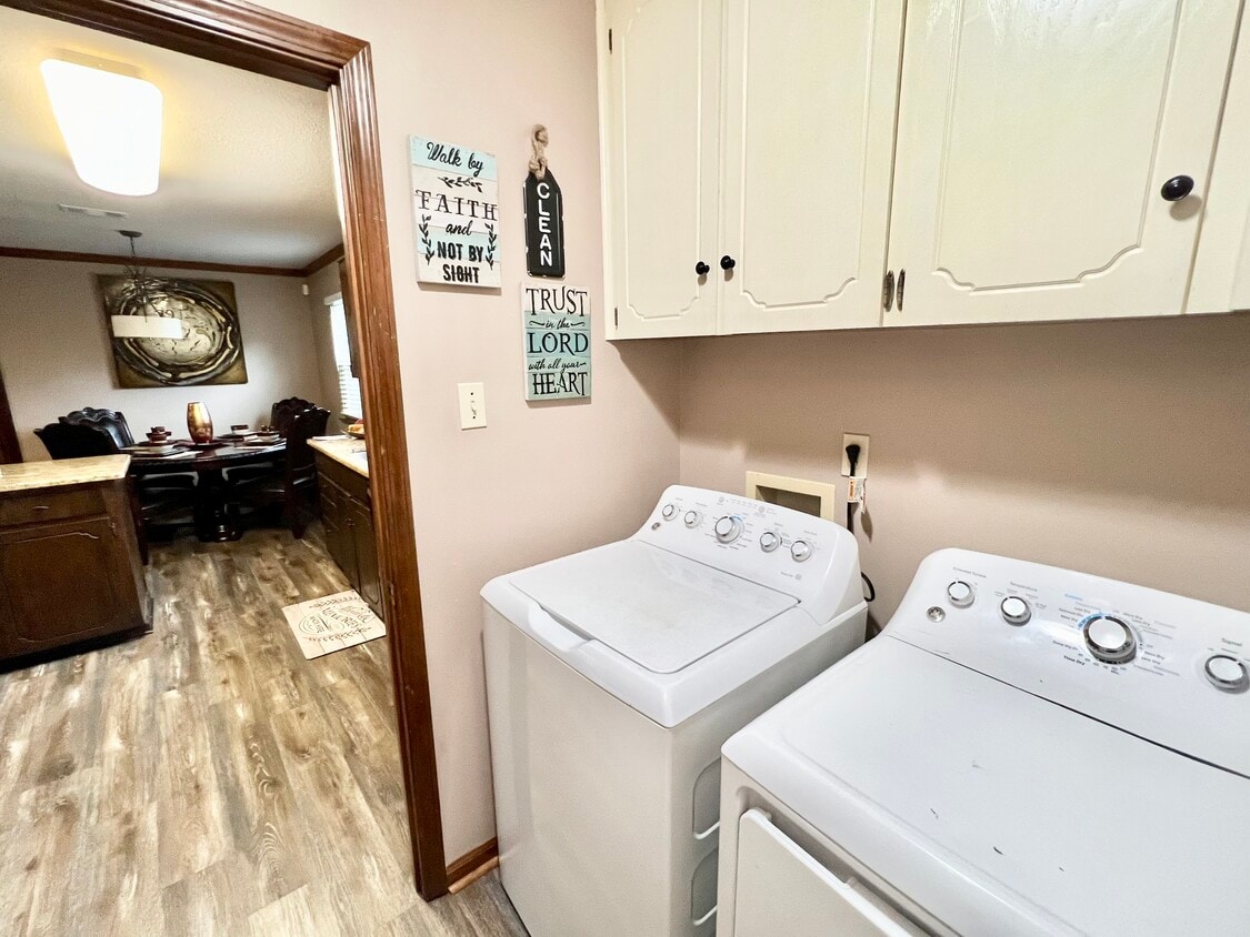 Foto principal - 6500 Lakewood Dr