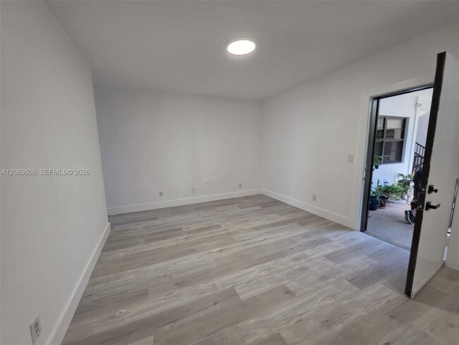Building Photo - 7845 NE Bayshore Ct