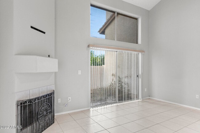 Building Photo - 5621 E Kelton Ln