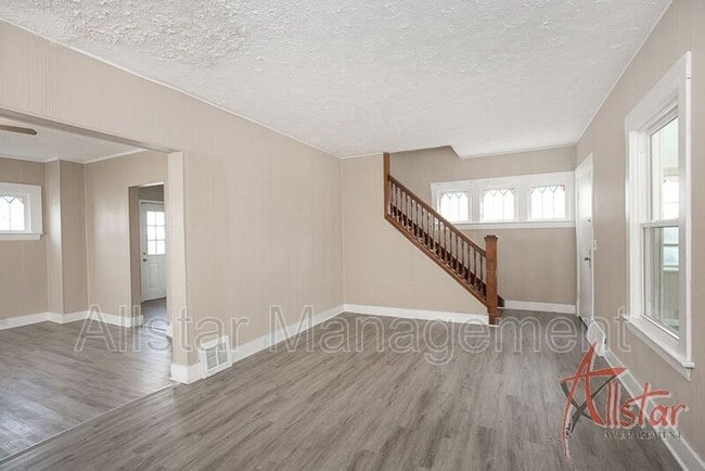 Building Photo - 4609 Pearse Ave
