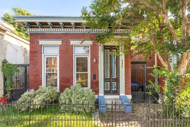 Photo - 717 Lampton St House