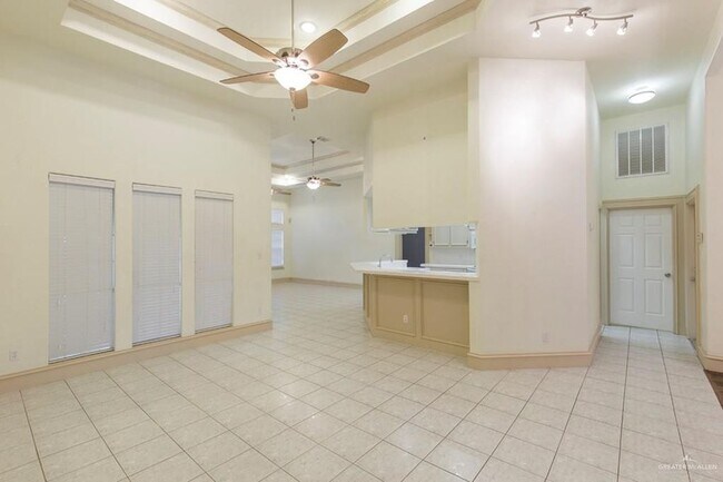 Foto del edificio - 420 Lark Ave