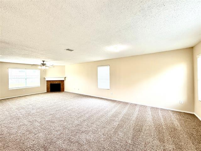 Foto del edificio - 2024 Kings Forest Dr