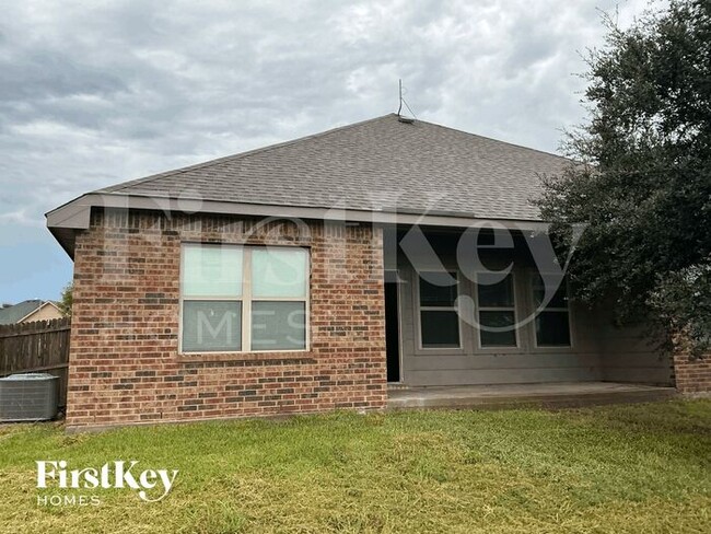 Building Photo - 708 Woodcrest Dr