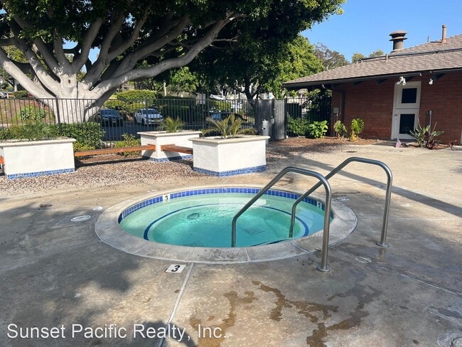 Building Photo - 3 br, 2 bath House - 6385 CAMINITO SALADO