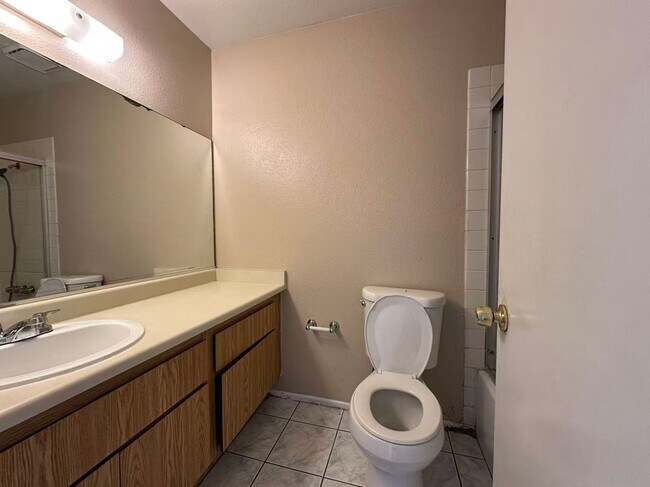 Building Photo - Great house in the Heart of Spring Valley
