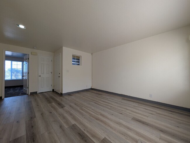 Foto del edificio - Newly Renovated 1-Bedroom, 1-Bath Apartment Off Bailey Hill Road!