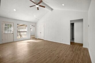 Building Photo - 914 Grand Oaks Dr