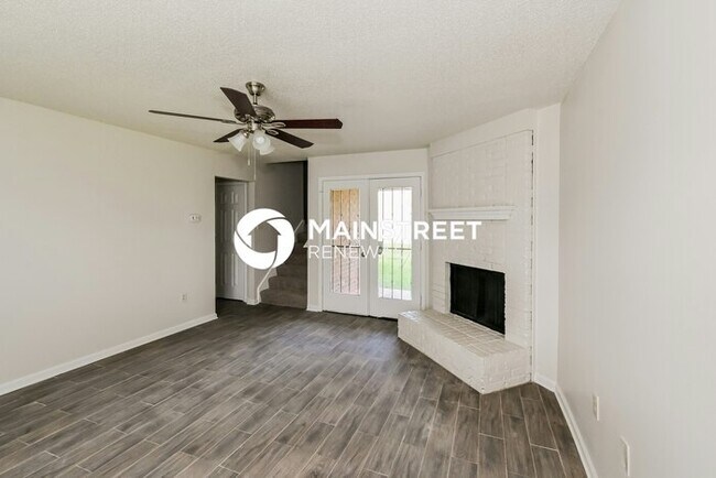 Building Photo - 3 Bedroom Pet-Friendly Home in MEMPHIS, TN with Main Street Renewal
