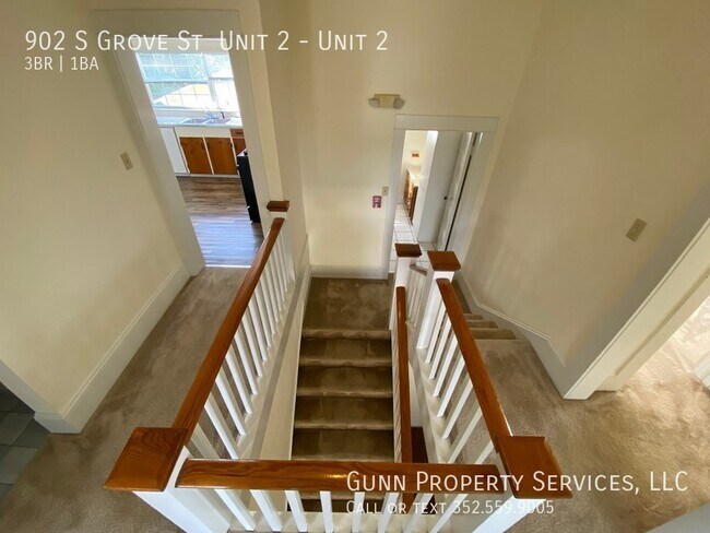 Building Photo - 902 S Grove St Apartment 2nd floor