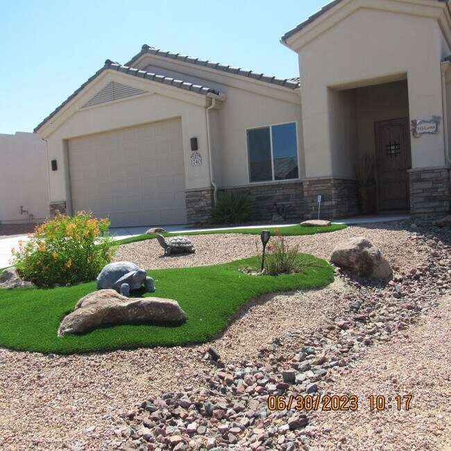 Building Photo - Beautiful Home with 57ft Boat Deep Garage! Can be rented Furnished or Unfurnished