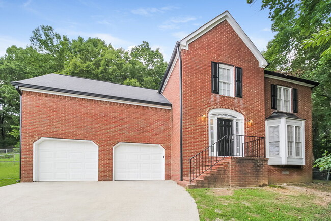 Building Photo - 1785 Fairfax Dr