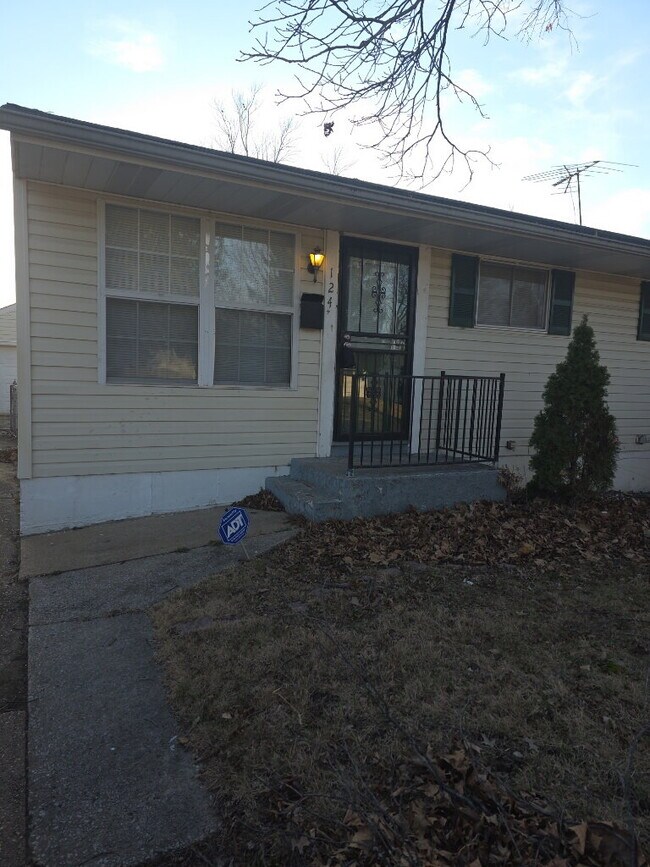 Building Photo - "Charming 3-Bed Gem on Perthshire Rd: Cozy Comfort in 1,033 Sq Ft!"