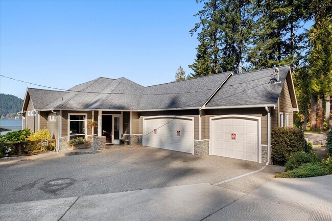 Building Photo - Luxurious 5BD/3BA Summit Lake Home