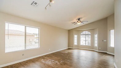 Foto del edificio - 1610 E Desert Ln