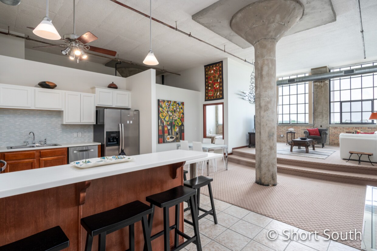 Foto principal - 801 Broadway Ave NW