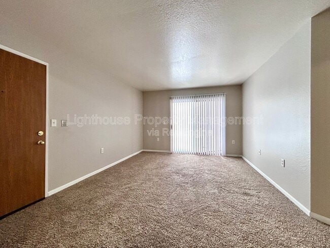 Building Photo - 585 W Randall St