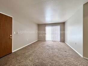 Building Photo - 585 W Randall St