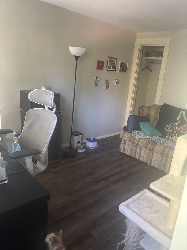 Building Photo - 931 Dewey St