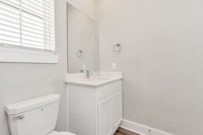 Foto del edificio - Welcome to the Cypress — Smart Style, Contemporary Comfort.