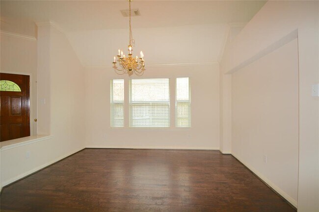 Foto del edificio - 5911 Mettler Ln
