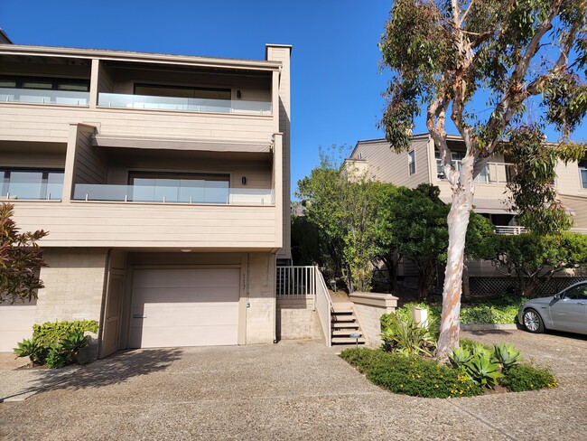 Building Photo - 117 Spinnaker Ct
