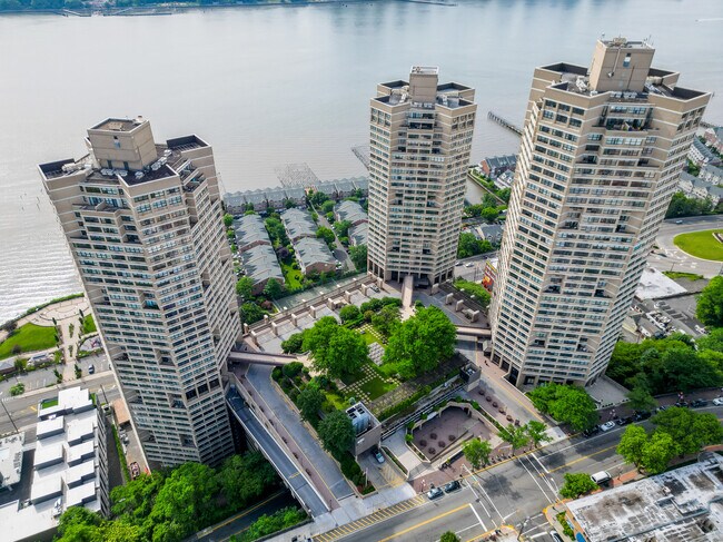 Foto del edificio - 7004 JFK Blvd E