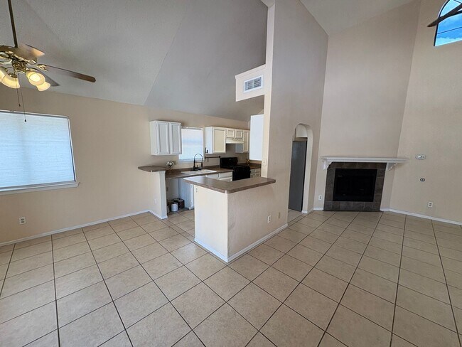 Building Photo - WEST SIDE HOME FOR RENT