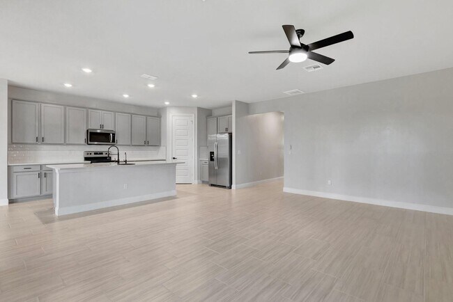 Building Photo - 8606 Dahlia Cir