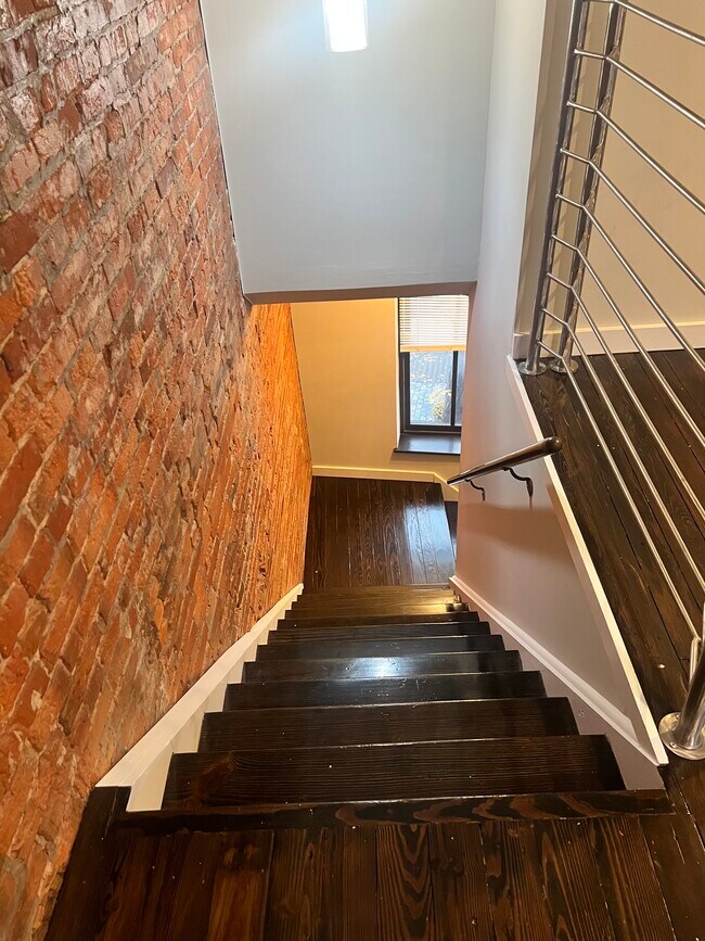 Building Photo - 129 W Laurel St
