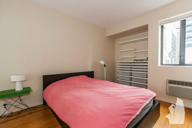 Foto del edificio - 1209 N State Pkwy