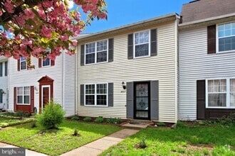 Building Photo - 8607 Woodhue Ct