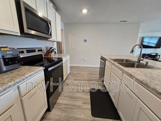 Building Photo - 4404 White Cedar Ct