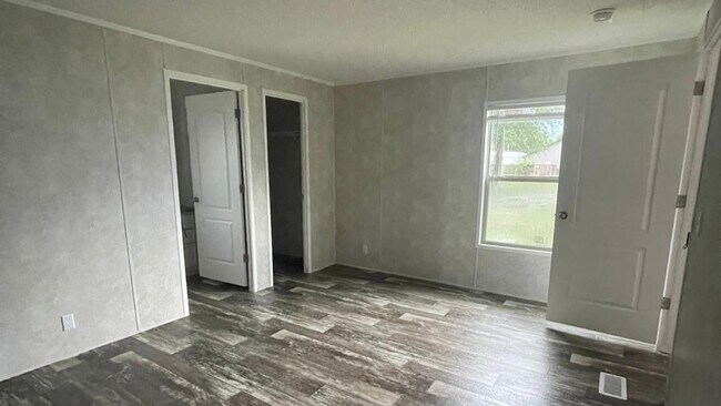 Building Photo - 1019 W Main St